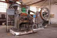 2 machines à découper par cisaille (cisailles doubles)