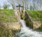 déversoir de fond ; décharge de fonds de Dannemoine (canal de Bourgogne)