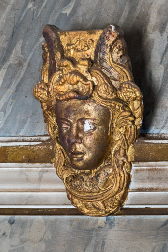 le décor du théâtre (peinture monumentale et reliefs)