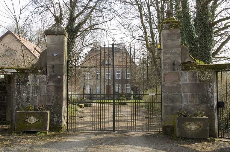 prieuré de bénédictins Saint-Pancras, puis fonderie Joseph Reboud fils, puis SERERO, actuellement Fonderie Serero Industries