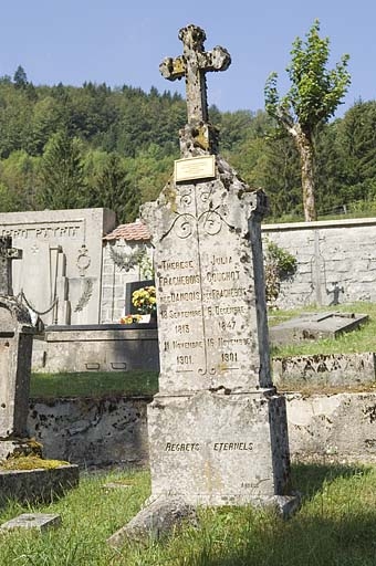 tombeau de Thérèse Frachebois, née Dandois, et de Julia Couchot, née Frachebois (19e tombeau)