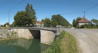 pont routier sur l'écluse 69 du versant Saône (canal de Bourgogne)