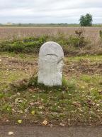 borne kilométrique (canal de Bourgogne)