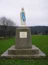 monument avec statue de la Vierge