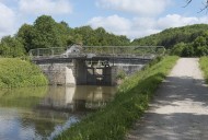 pont routier sur l'écluse 18 du versant Saône (canal de Bourgogne)
