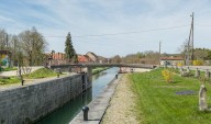 pont routier sur l'écluse 97 du versant Yonne (canal de Bourgogne)