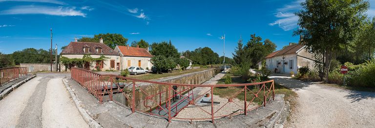 site de l'écluse 80 du versant Yonne, dite d'Ancy-le-Franc (canal de Bourgogne)