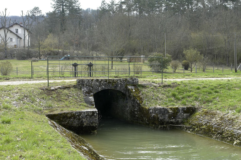 déversoir de fond (canal de Bourgogne)