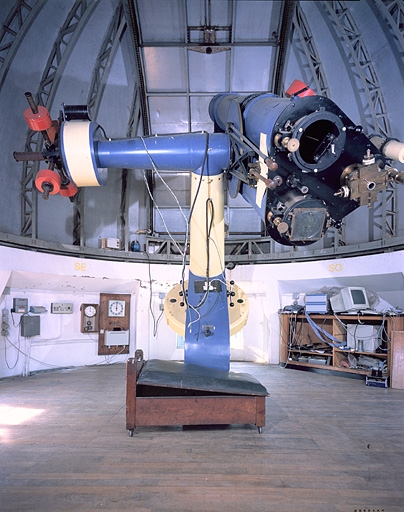lunette astronomique et instrument d'enregistrement (lunette équatoriale dite astrographe triple)