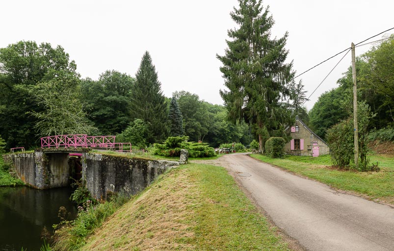 site de l'écluse 06 du versant Seine, dite de la Planche de Belin (canal du Nivernais)