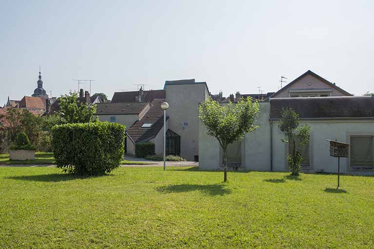 établissement de bienfaisance (foyer d'enfants) dit fondation Rossen-Petitguyot, puis cantine du lycée Augustin Cournot