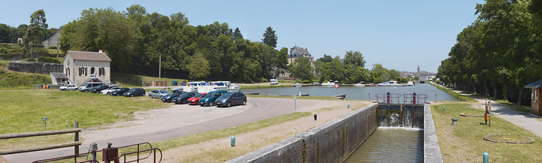 maison éclusière ; maison de garde du port de Châtillon-en-Bazois (canal du Nivernais)
