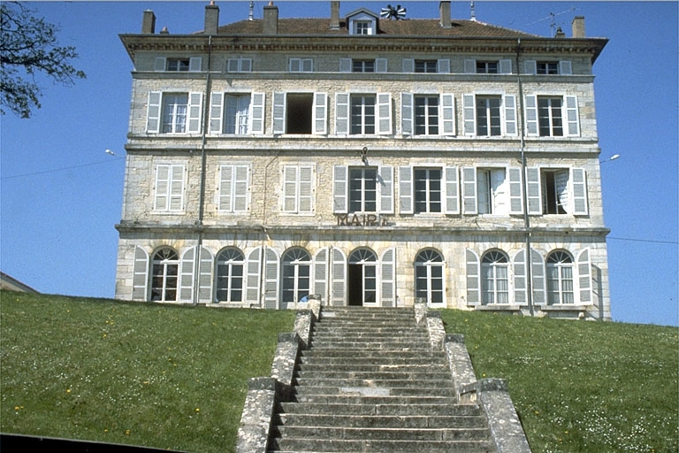 demeure (logement patronal) dite château du Cheval blanc ou château Vermot, puis école, mairie
