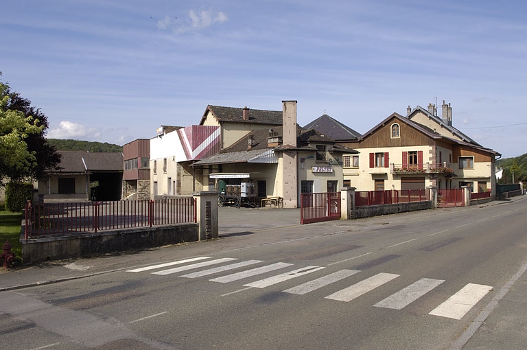 distillerie, établissement vinicole et usine de boissons non alcoolisées Ogier, puis Peltey
