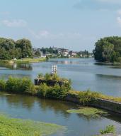 ville de Decize (paysages du canal du Nivernais)