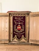 bannière de procession de la Société de Secours mutuels des vignerons d'Aloxe-Corton