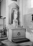 autel (2), tabernacle (2), retable (2, autel secondaire, autel tombeau, retable architecturé à niche, en pendant)