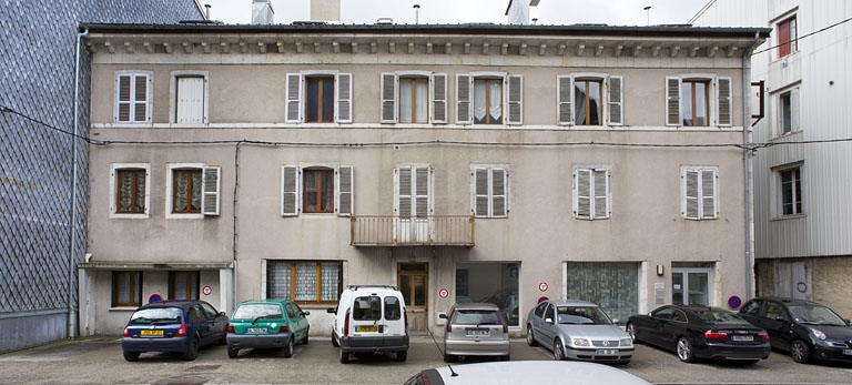 gendarmerie puis immeuble