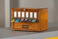 machine à contrôler des quantités (distributeur de tickets de cinéma)