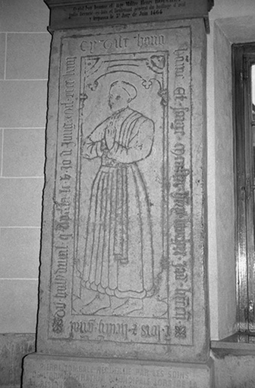 dalle funéraire d'Henri Bouchet, lieutenant général du bailliage d'Aval, mort en 1464