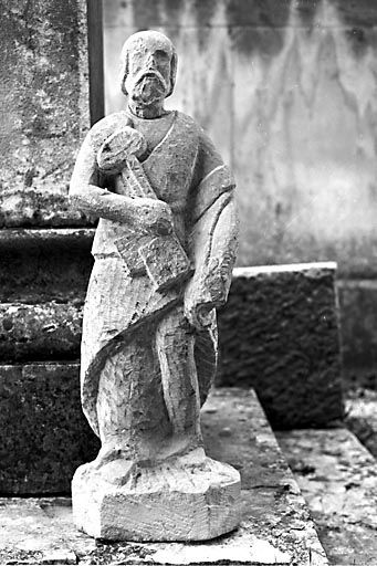 groupe sculpté : Saint Pierre et saint Vincent de Paul (?) avec deux enfants