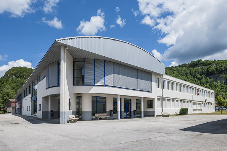 collège d'enseignement technique et collège d'enseignement général, puis lycée d'enseignement professionnel des arts du bois, actuellement cité scolaire Pierre Vernotte