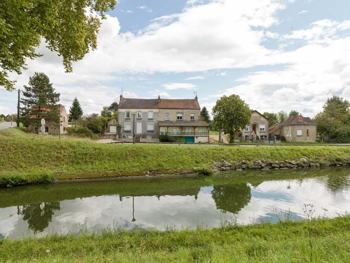 café-auberge du Pont Jeanne-Rose (activités liées au canal du Centre)