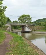 pont routier isolé de Brèves (canal du Nivernais)
