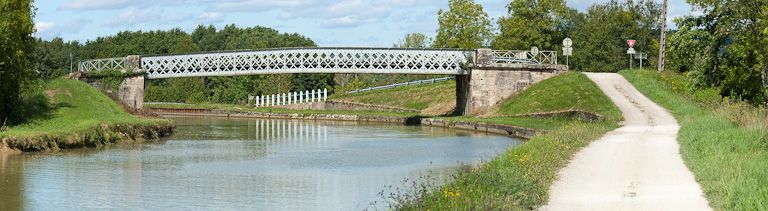 pont routier isolé de Grignon (canal de Bourgogne)