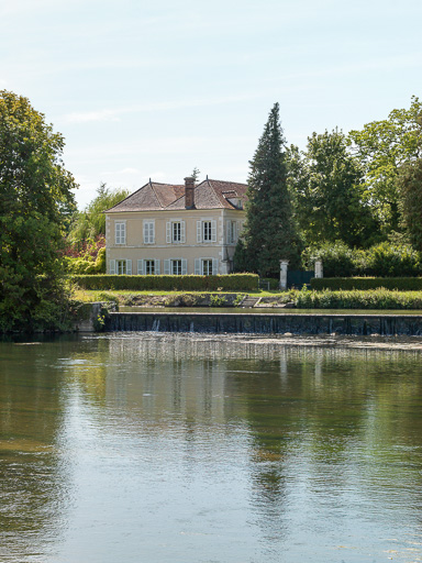 château de Barcour (paysages du canal du Nivernais)
