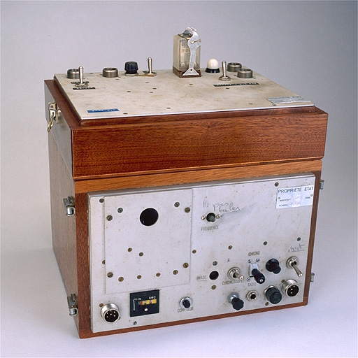 instrument d'observation et d'enregistrement (équipement DRME pour l'observation des satellites Echo)