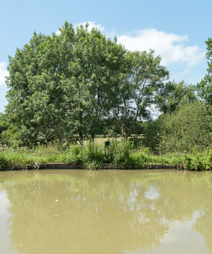 déversoir de fond, dit de Perchenay (canal du Nivernais)