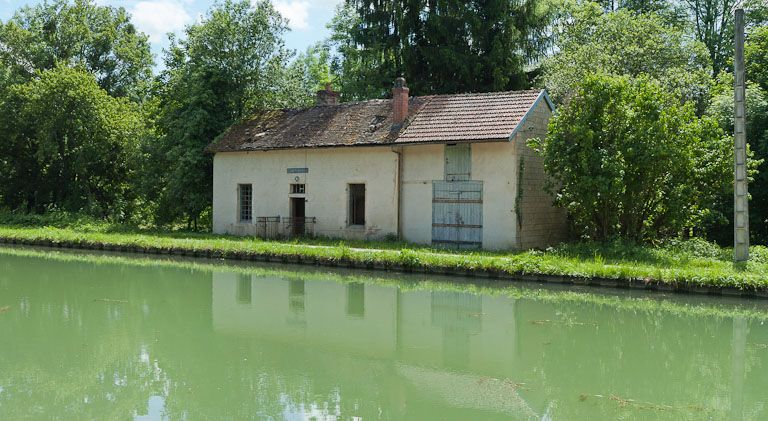 maison de garde (canal de Bourgogne)