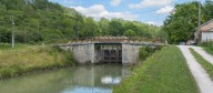 pont routier sur l'écluse 77 du versant Yonne (canal de Bourgogne)
