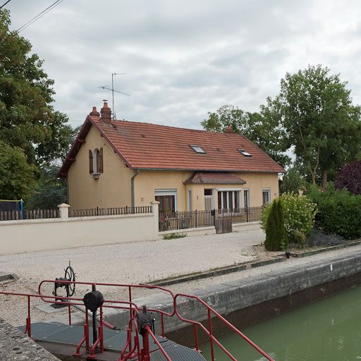 maison de perception de Tonnerre (canal de Bourgogne)