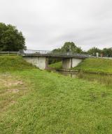 pont routier isolé des Malcives (canal du Nivernais)