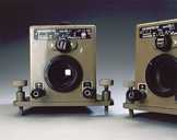 2 instruments de mesure de forces électromotrices (galvanomètres AOIP)