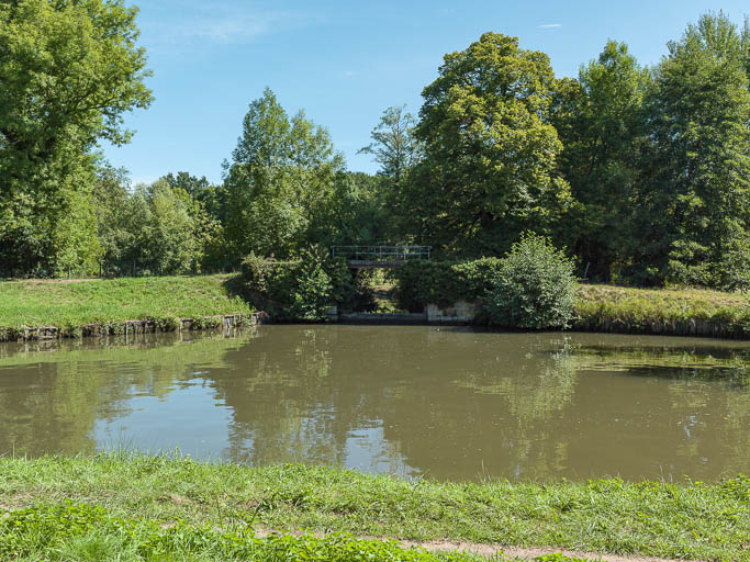 chenal ; port ; gare d'eau particulière (canal du Nivernais)