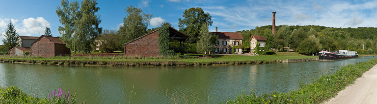 briqueterie ; tuilerie des Granges ; tuilerie Laurent actuellement lieu d'exposition (activités liées au canal de Bourgogne)