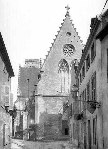 église paroissiale Saint-Jean, actuellement théâtre du Parvis Saint-Jean