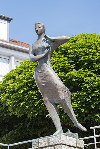 statue (figure colossale) : la Messagère de l'esprit