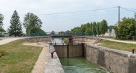pont routier sur l'écluse 103 du versant Yonne (canal de Bourgogne)