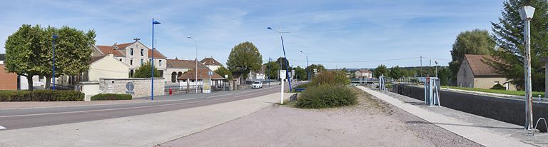 mairie-école d'Ecuisses (paysages du canal du Centre)