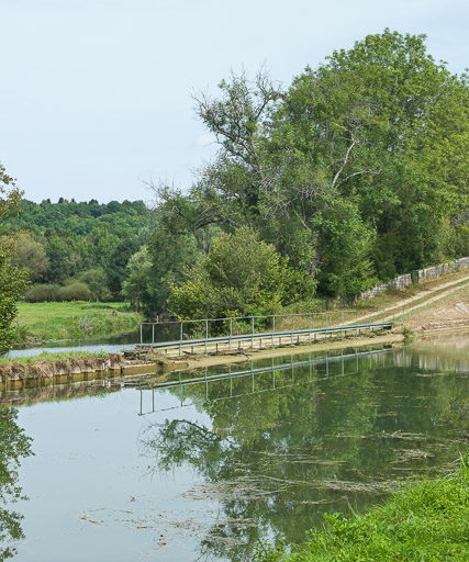déversoir de superficie (canal du Nivernais)