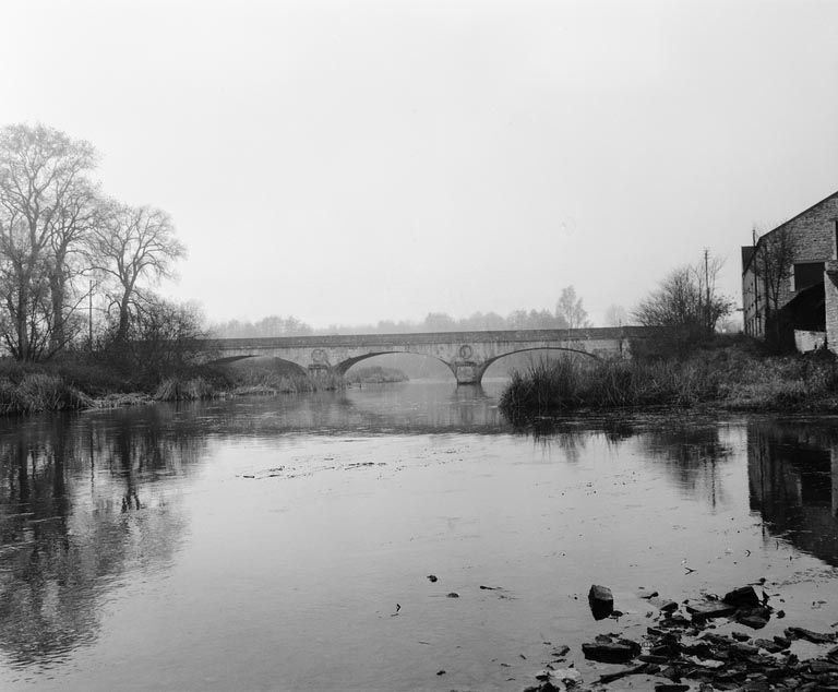 pont routier isolé de Mailly-la-Ville (canal du Nivernais)
