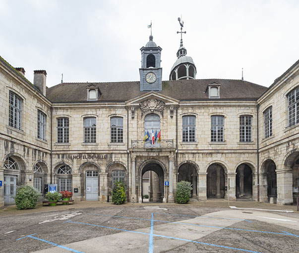 hôtel de ville et ancien tribunal