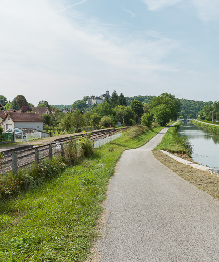 village de Châtel-Censoir (paysages du canal du Nivernais)
