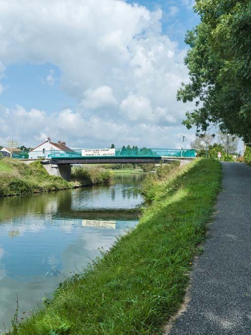 pont routier isolé de Saint-Julien-sur-Dheune ; pont sur l'écluse XIII (canal du Centre)