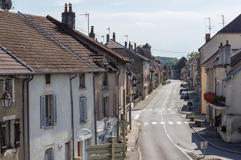 rue du Pont, puis rue Armand-Paulmard