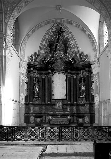 autel, 2 gradins d'autel, tabernacle, retable, 2 statues (ensemble du maître-autel )